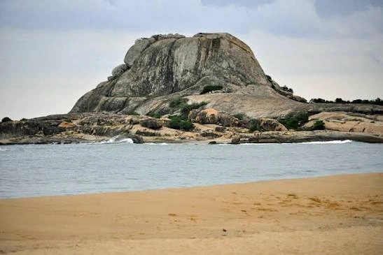Patanangala Coastal Beach Rock
